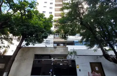 More em boa viagem em um apartamento funcional de 64m² com piscina e vaga coberta