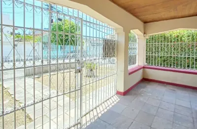 Casa com 166,22m² de área privativa localizada no bairro de Afogados.