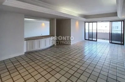 Apartamento com excelente localização em Boa Viagem, com 121,05m² de área útil.