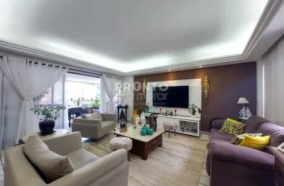 Excelente apartamento à venda na beira mar de Candeias!  O imóvel possui 165m² de área construída