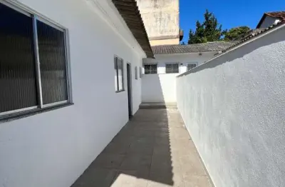 Alugo casa aconchegante com 1 quartos dentro de uma pequena vila com apenas 3 residências, localizada na curicica – rio de janeiro.