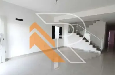 À Venda casa duplex com 03 suítes em Itaipu, Região Oceânica de Niterói- RJ.