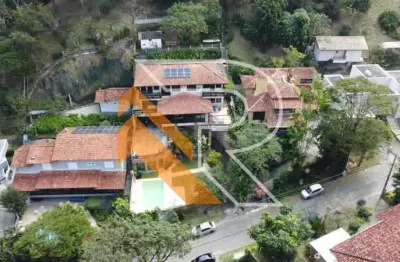 Casa em condomínio fechado com 4 quartos à venda na rua juriti, itaipu, niterói, 562 m2 por r$ 1.700.000