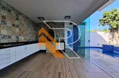 À venda Casa com 08 quartos, sendo 6 suítes em Itaipu, Região Oceânica de Niterói - RJ.