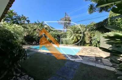 Casa em condomínio fechado com 4 quartos à venda na condomínio vale de itaipu, itaipu, niterói, 364 m2 por r$ 1.600.000