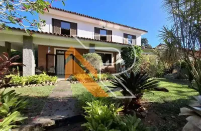 Casa em condomínio fechado com 4 quartos à venda na condomínio vale de itaipu, itaipu, niterói, 364 m2 por r$ 1.600.000