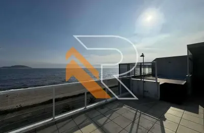 À venda cobertura linear com 03 suítes, na praia de Piratininga, Região Oceânica de Niterói - RJ.