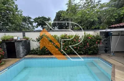 À venda casa, com 03 quartos, em camboinhas - região oceânica de niterói/rj.