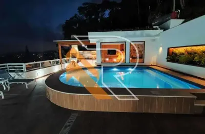 À venda casa em condomínio com 06 quartos, em Itaipu, Região Oceânica de Niterói/RJ