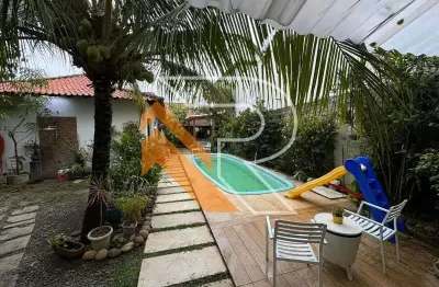 À venda casa linear com 6 quartos em camboinhas, região oceânica de niterói, rj