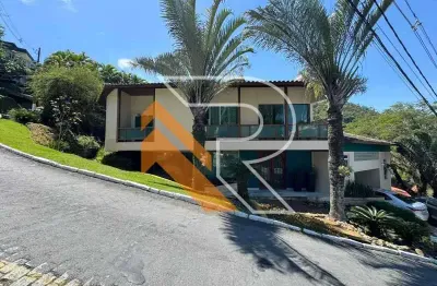 À venda casa em condomínio com 3 quartos em piratininga, região oceânica de niterói, rj.