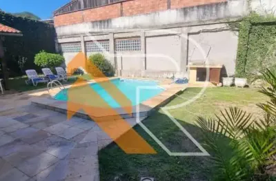 Aluguel de casa linear com 3 quartos, dentro de condomínio em itaipu, região oceânica de niterói, rj