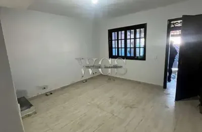 Casa com 2 quartos à venda na Rua Aparecido Gomes da Silva, 400, Parque Pinheiros, Taboão da Serra