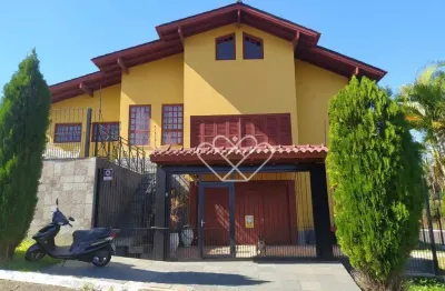 Casa completa com piscina e salão de festas: ideal para morar ou investir