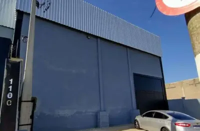 Pavilhão amplo e bem localizado para venda ou locação no passo das pedras