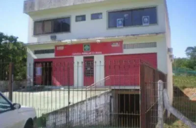 Loja comercial estratégica às margens da avenida principal