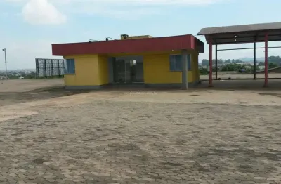 Pavilhão para locação com 700m² e pátio de 9000m² em localização estratégica