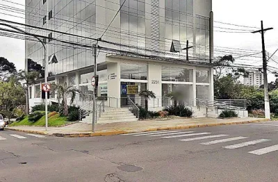 Oportunidade única: loja comercial no centro profissional lusitano