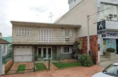 Ampla casa comercial no centro com excelente localização