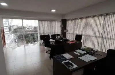 Sala comercial 60m² com elevador em edifício moderno – aluguel descomplicado