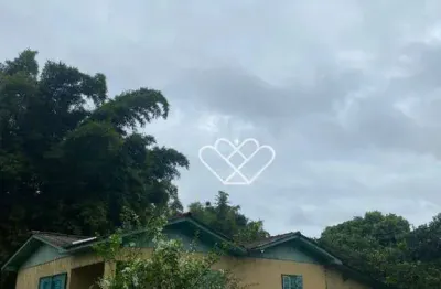 Encante-se com este espaçoso sítio de 4 hectares em glorinha