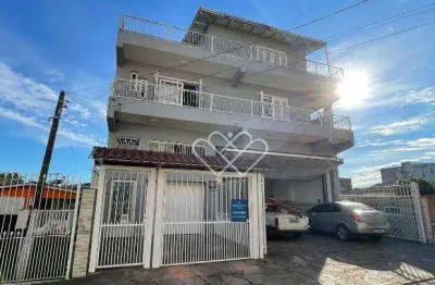 Casa Imponente de Três Andares com Amplo Terreno em Gravataí