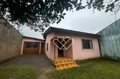 Seu espaço ideal: casa ampla com suíte e pátio em localização privilegiada!