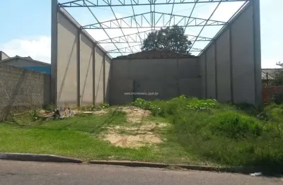 Ampla loja comercial com 300m², estacionamento e 2 banheiros