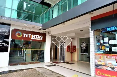 Sala comercial de 46m² para locação na coahb a com banheiro interno
