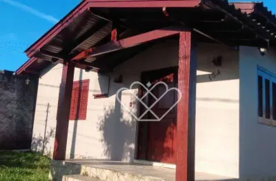 Casa com Amplo Terreno e Churrasqueira no Bairro Sagrada Família