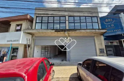 Prédio comercial com amplo espaço e 4 banheiros: ideal para seu negócio