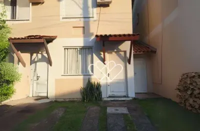 Casa com 2 dormitórios e churrasqueira em condomínio fechado - conforto e segurança