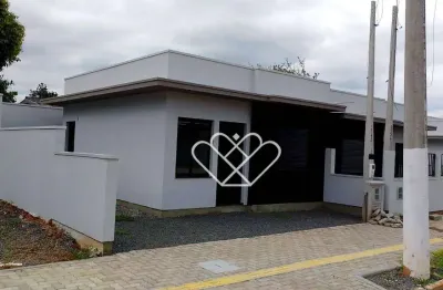 Casa com 2 dormitórios e quintal: conforto e praticidade para sua família