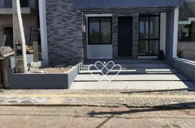 Casa com 3 dormitórios, suíte e quintal em condomínio privilegiado