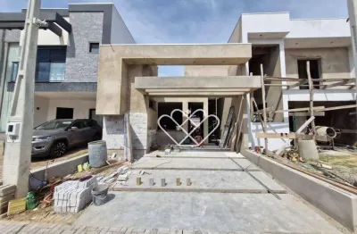 Casa com 3 dormitórios, suíte e quintal em condomínio privilegiado