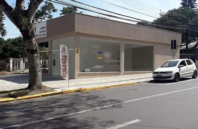 Loja com vitrine em vidro no centro de gravataí, pronta para o seu negócio