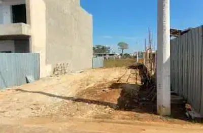 Terreno em condomínio fechado no bairro santa cruz – segurança e tranquilidade para construir o seu lar