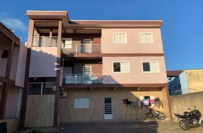 Apartamento 2 dormitórios com sacada e sala ampla em localização estratégica