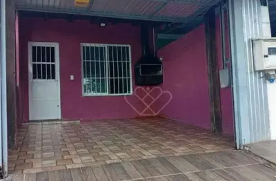 Casa térrea com 2 dormitórios e garagem fechada em bairro residencial tranquilo