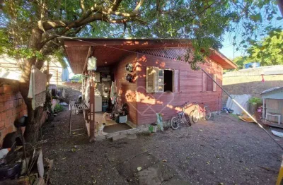 Casa com 2 dormitórios e pátio amplo para alugar no parque florido