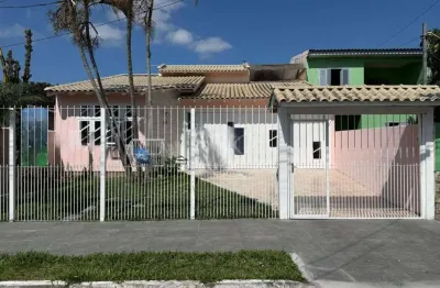 Casa espaçosa com 4 dormitórios em local tranquilo e bem localizado em gravataí
