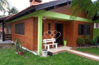 Casa ampla com piscina à venda no Centro de Gravataí, próxima a tudo