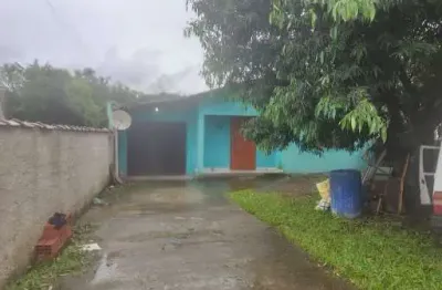 Casa com amplo quintal em terreno de 400m² no bairro mato alto