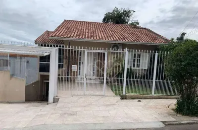 Casa espaçosa com piscina e 4 dormitórios à venda no bom sucesso
