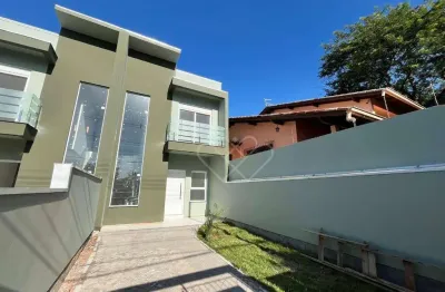 Casa de alto padrão com 3 dormitórios e pátio amplo em localização privilegiada