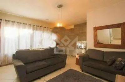 Casa ampla com 4 dormitórios e sótão de 60m² em terreno de 14x30