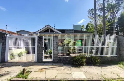 Casa semi mobiliada com 3 vagas e churrasqueira no bairro vila cachoeirinha em cachoeirinha