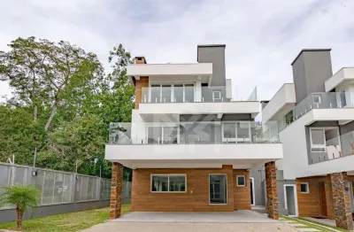 Ampla casa com 3 suítes e quintal espaçoso no bairro pedra redonda, em porto alegre