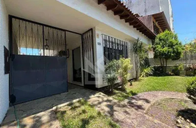 Casa com 3 quartos para alugar na Rua Atanásio Belmonte, Boa Vista, Porto Alegre