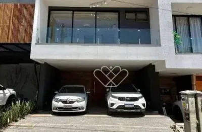 Casa com Piscina e Varanda Gourmet no Residencial Primavera